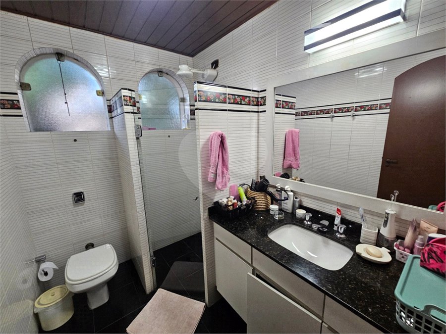 Sobrado à venda com 4 quartos, sendo 2 suítes, em Interlagos, São Paulo, SP