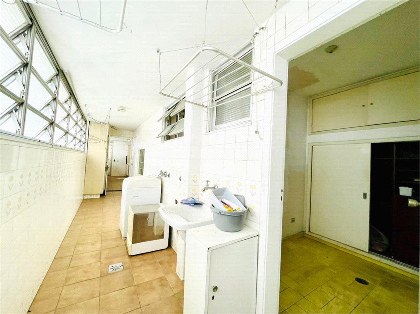 Apartamento à venda com 3 quartos, sendo 2 suítes, em Jardim Paulista, São Paulo, SP