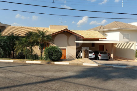 Casa à venda com 4 suítes no condomínio Osato, Atibaia - SP