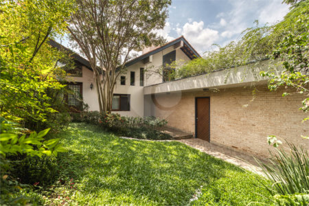 Sobrado à venda com 4 quartos, sendo 2 suítes, em Alto da Boa Vista, São Paulo, SP