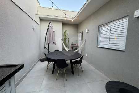Casa à venda com 3 quartos, sendo 1 suíte, no condomínio Jardim Guarujá, Salto - SP