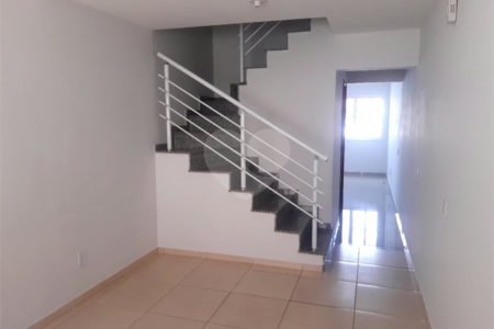 Sobrado à venda com 2 suítes em Jardim Nely, Indaiatuba, SP