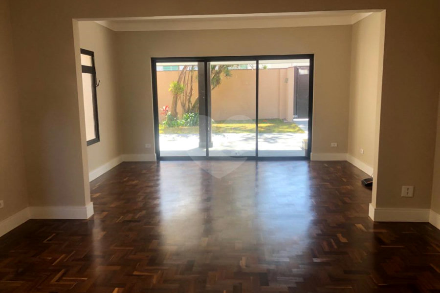 Casa à venda com 4 quartos, sendo 2 suítes,  em Horto Florestal, São Paulo, SP