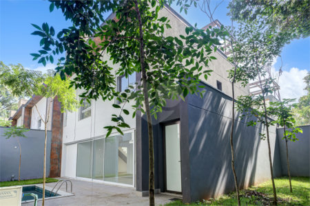 Casa à venda ou para alugar com 3 suítes no condomínio Jardim Flora, São Paulo - SP