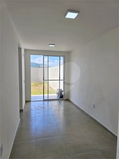 Apartamento para alugar com 2 quartos, sendo 1 suíte, em Nova São Pedro, São Pedro da Aldeia, RJ