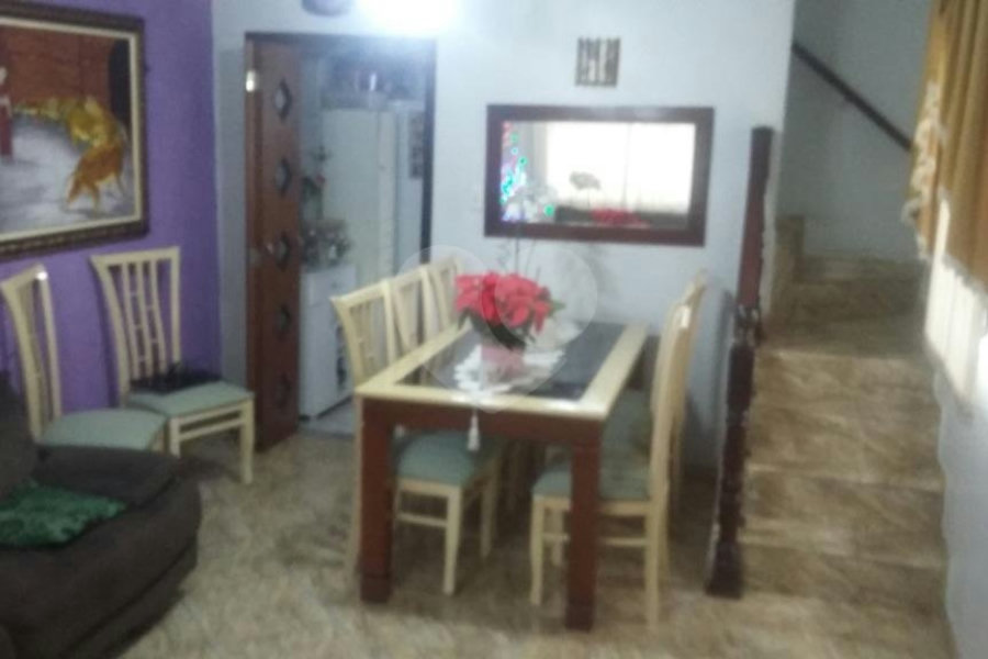 Casa à venda com 2 quartos, sendo 1 suíte, no condomínio Travessa Carmem Lúcia Carneiro,88, São Paulo - SP