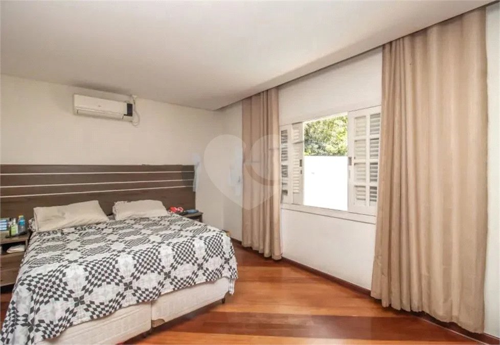 Casa de Vila à venda com 5 quartos, sendo 3 suítes, em Jardim Marajoara, São Paulo, SP
