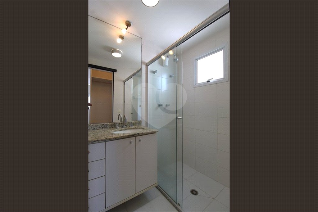 Apartamento à venda com 3 quartos, sendo 1 suíte,  em Vila Olímpia, São Paulo, SP