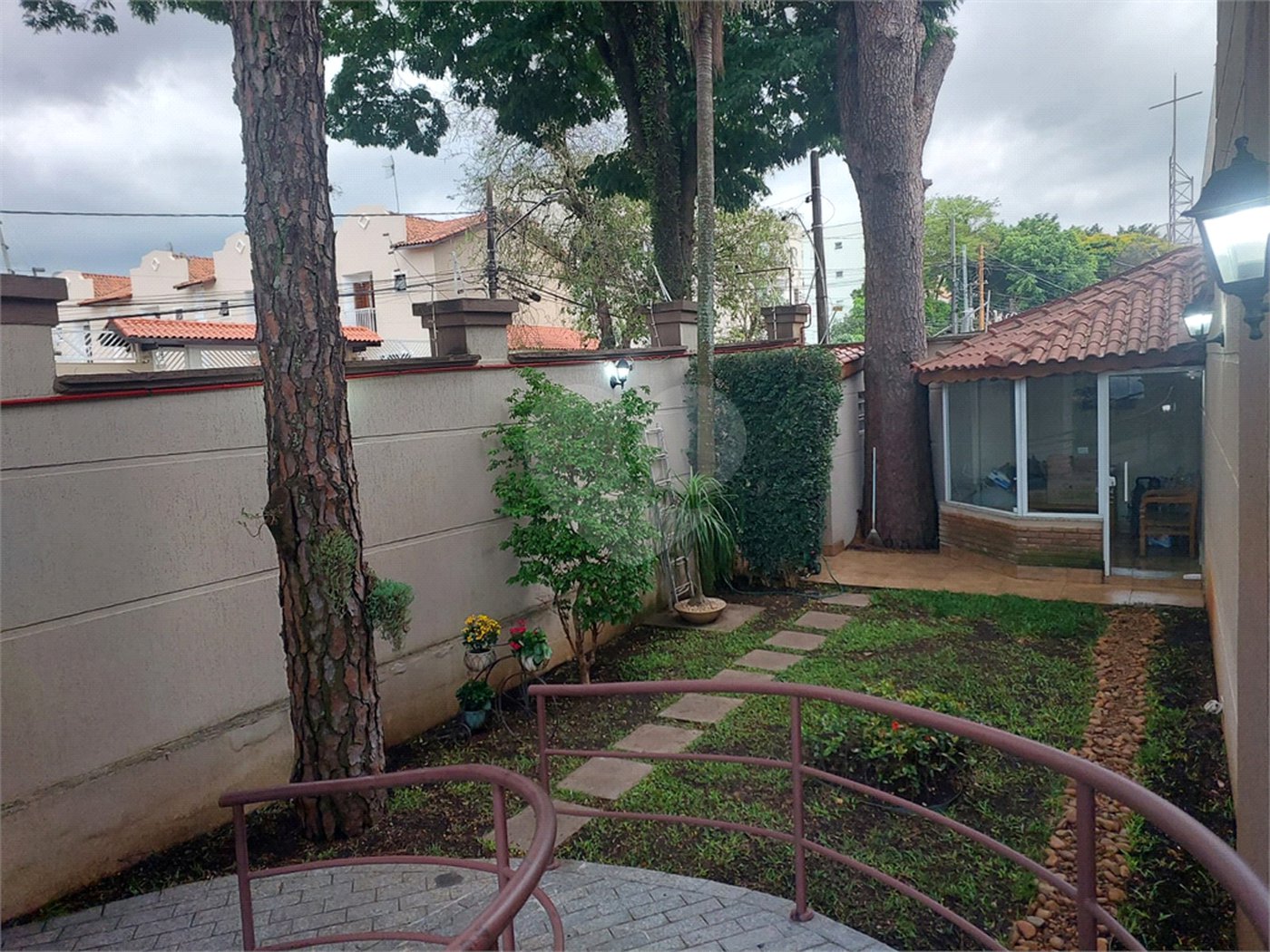 Casa à venda com 3 quartos, sendo 1 suíte, no condomínio Algarve Residencial, São Paulo - SP