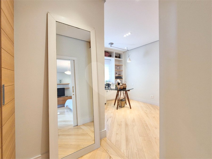 Apartamento à venda ou para alugar com 4 quartos, sendo 3 suítes, em Moema, São Paulo, SP