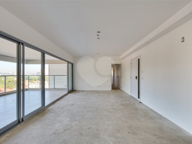 Apartamento à venda com 3 suítes em Jardim Marajoara, São Paulo, SP