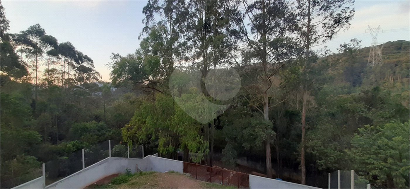 Sobrado à venda com 5 suítes em Serra da Cantareira, Mairiporã, SP