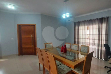 Casa à venda com 5 quartos, sendo 1 suíte, em Jardim Shangri-lá, Atibaia, SP