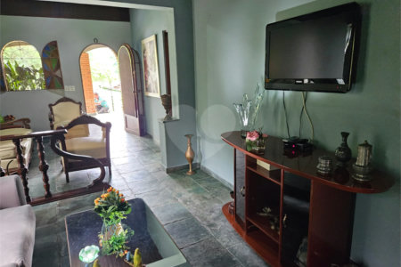 Sítio à venda com 6 quartos, sendo 1 suíte,  em Bairro do Cambará, São Roque, SP