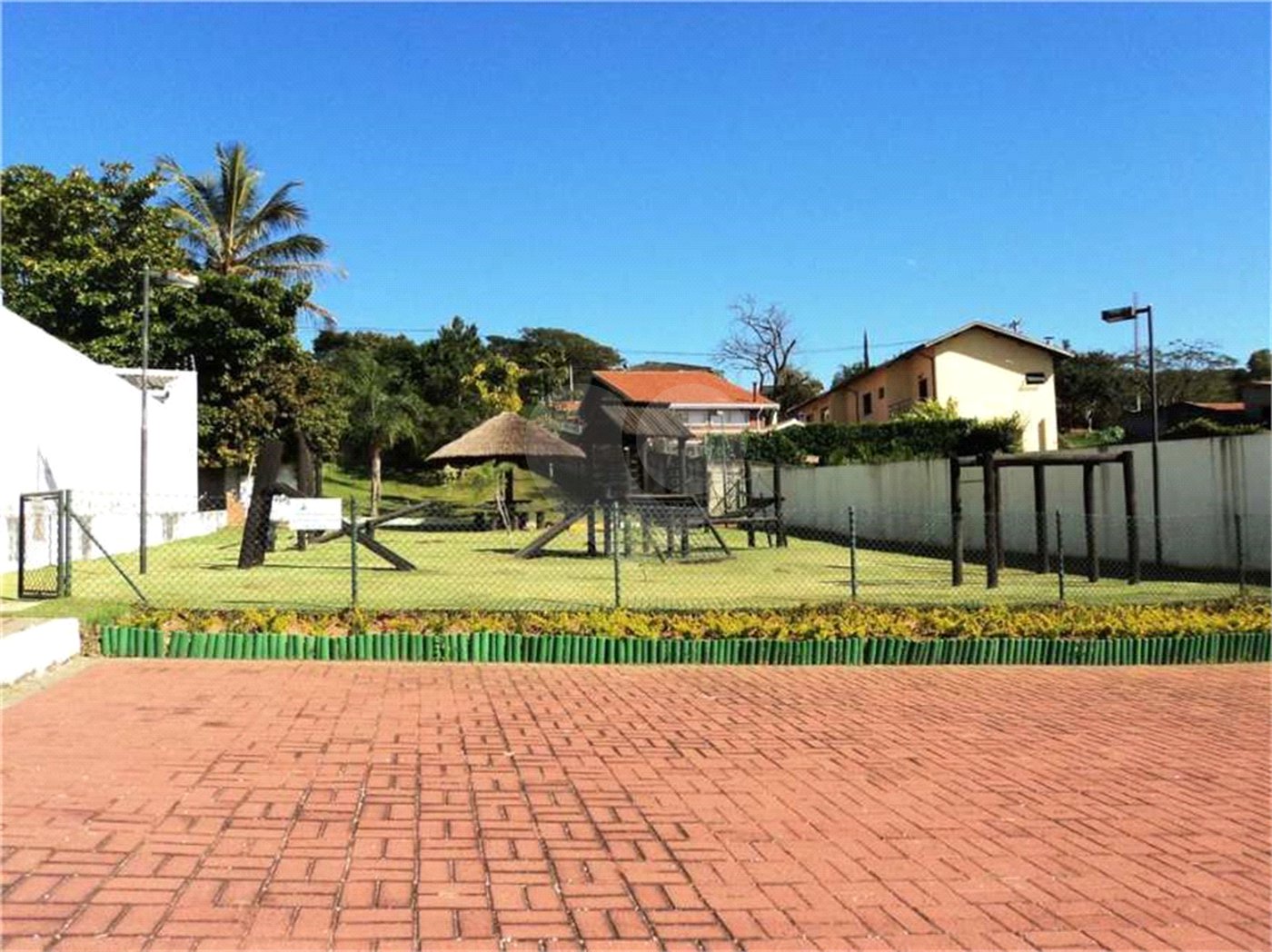 Casa à venda com 3 suítes no condomínio Loteamento Recanto dos Paturis, Vinhedo - SP