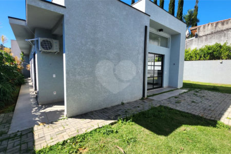 Casa para alugar com 3 quartos, sendo 1 suíte, no condomínio Chácaras Brasil, Atibaia - SP
