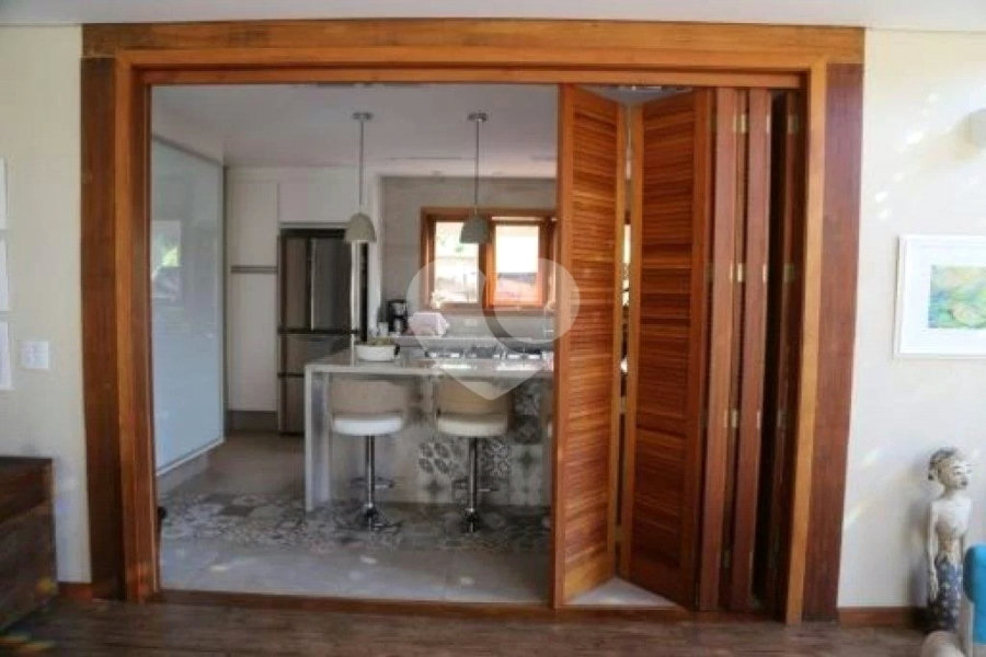 Casa à venda com 4 suítes no condomínio Suíça da Cantareira, Mairiporã - SP