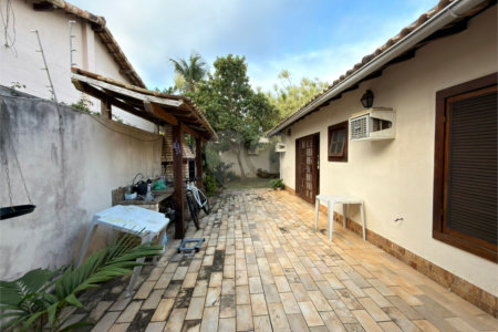 Casa à venda com 3 suítes em Portinho, Cabo Frio, RJ