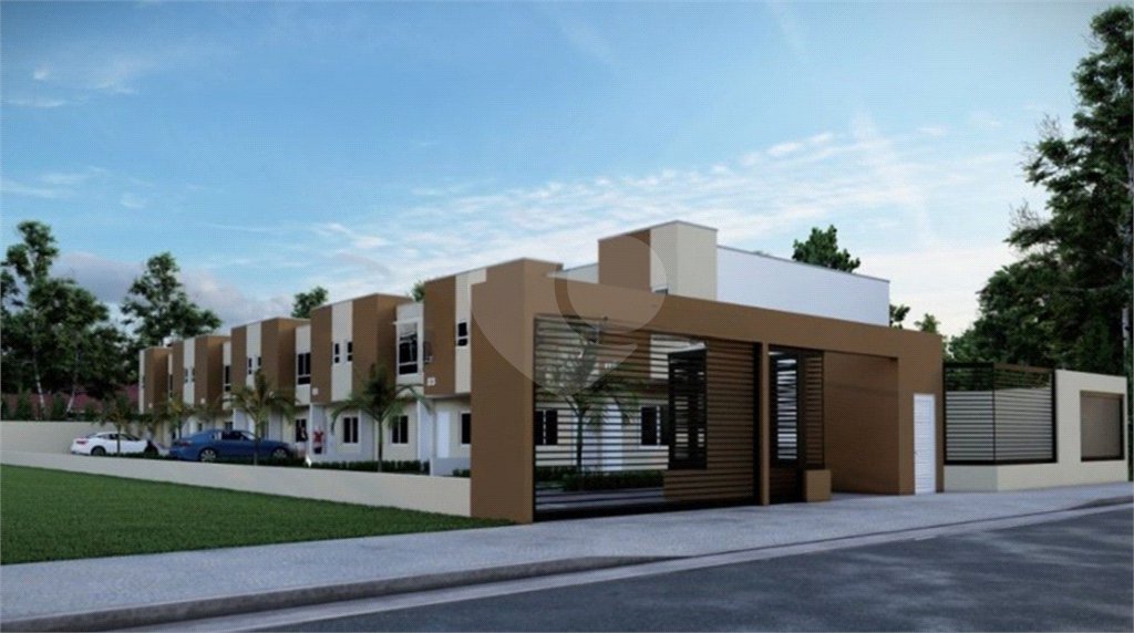 Casa à venda com 3 quartos, sendo 1 suíte, no condomínio Residencial Romã, Suzano - SP