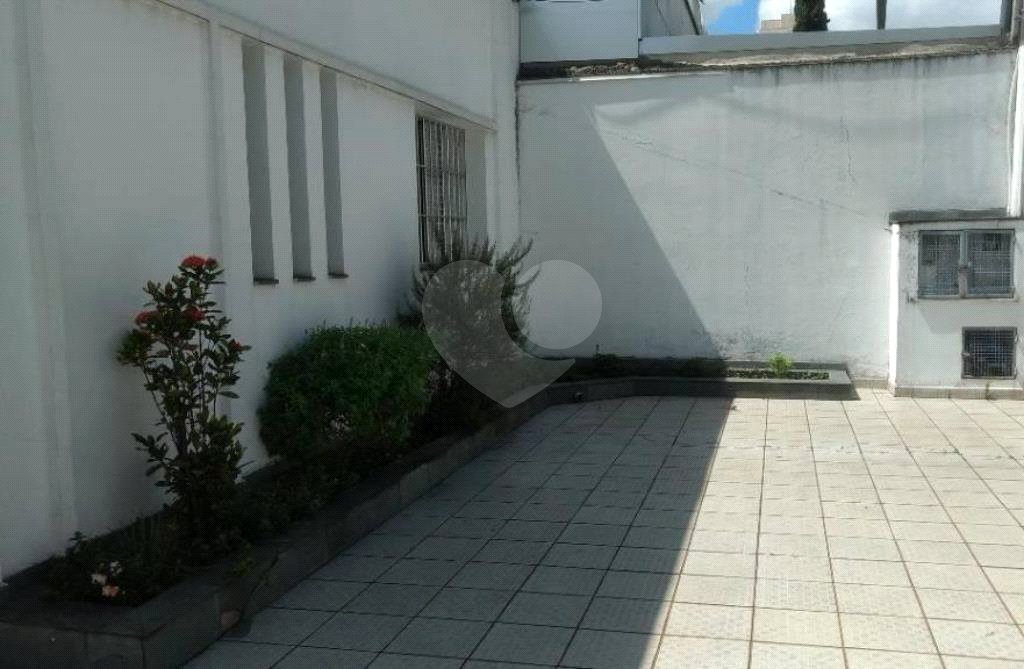 Casa à venda com 3 quartos, sendo 1 suíte, em Vila Mariana, São Paulo, SP