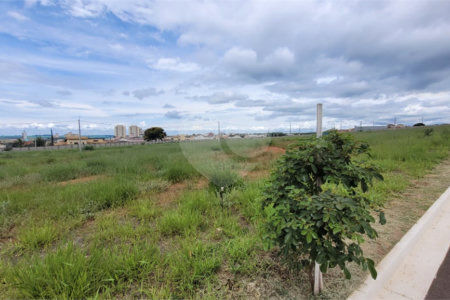 Terreno no Condomínio Monte das Araucárias
