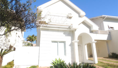 Casa para alugar com 3 quartos, sendo 1 suíte,  no condomínio Recanto dos Paturis, Vinhedo - SP