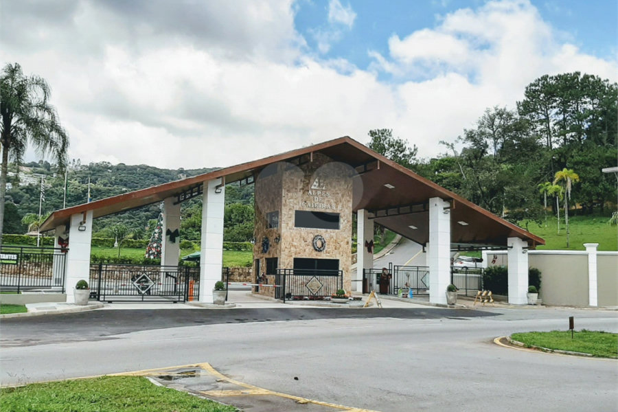 Casa à venda ou para alugar com 3 quartos, sendo 1 suíte, no condomínio Alpes de Caieiras, Caieiras - SP