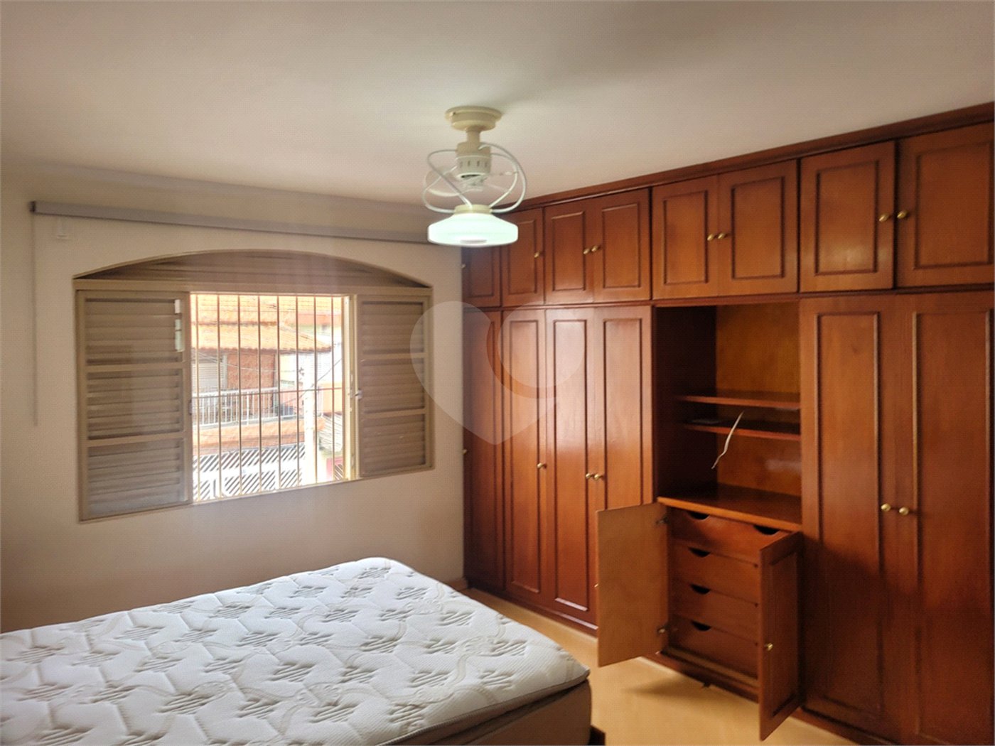 Sobrado à venda ou para alugar com 4 quartos, sendo 1 suíte, em Vila Gustavo, São Paulo, SP