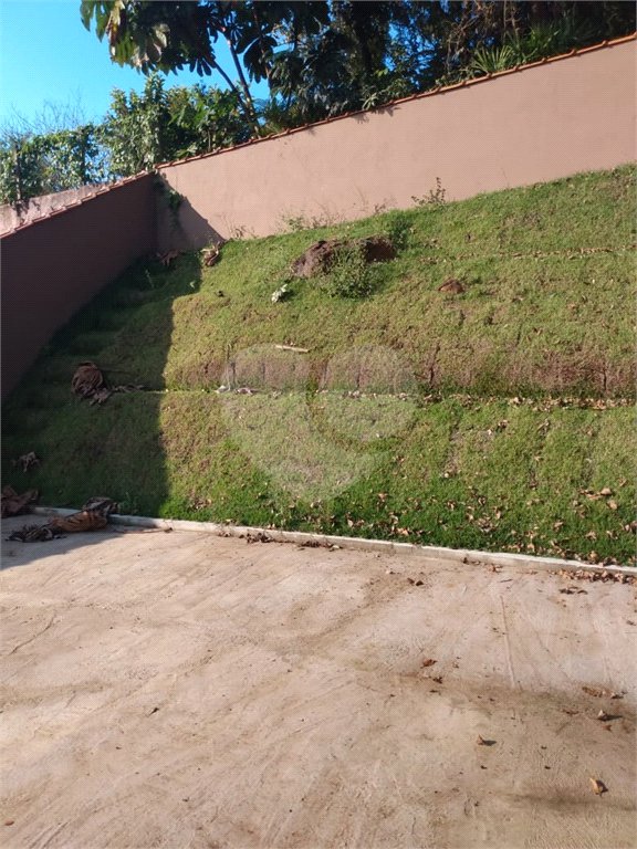 Casa à venda com 3 quartos, sendo 1 suíte, no condomínio Marf Ii, Bom Jesus dos Perdões - SP