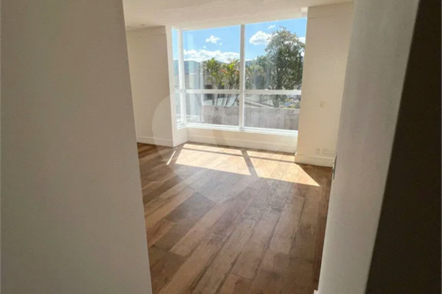Casa à venda com 4 quartos, sendo 2 suítes, no condomínio Residencial Floresta, São Paulo - SP