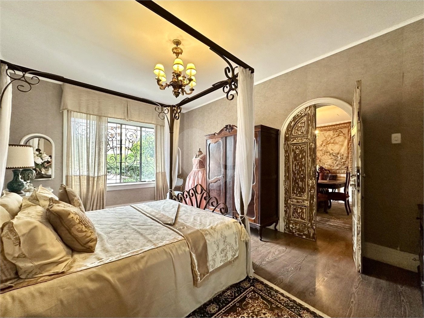 Casa à venda com 7 quartos, sendo 1 suíte, em Cosme Velho, Rio de Janeiro, RJ