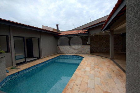 Casa à venda com 2 suítes em Vila Oliveira, Itapetininga, SP