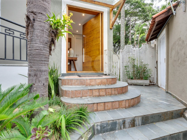 Casa à venda com 5 quartos, sendo 3 suítes,  em Alto da Boa Vista, São Paulo, SP