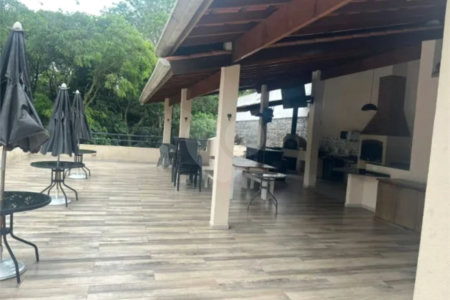 Casa à venda com 3 quartos, sendo 1 suíte, no condomínio New Village, Cotia - SP
