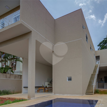 Sobrado à venda com 6 quartos, sendo 5 suítes,  em Interlagos, São Paulo, SP