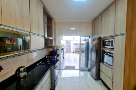 Casa à venda com 3 quartos, sendo 1 suíte, no condomínio Horto Florestal Iii, Sorocaba - SP