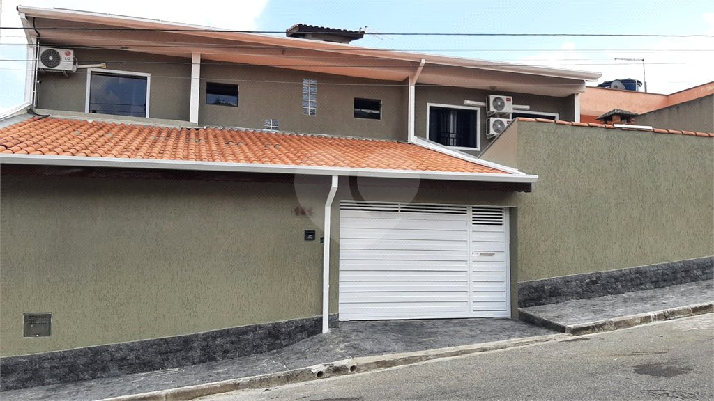Casa à venda com 3 quartos, sendo 1 suíte,  em Vila Cecília, Mogi das Cruzes, SP