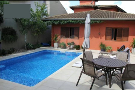 Sobrado à venda com 4 quartos, sendo 2 suítes, em Vila Petrópolis, Atibaia, SP