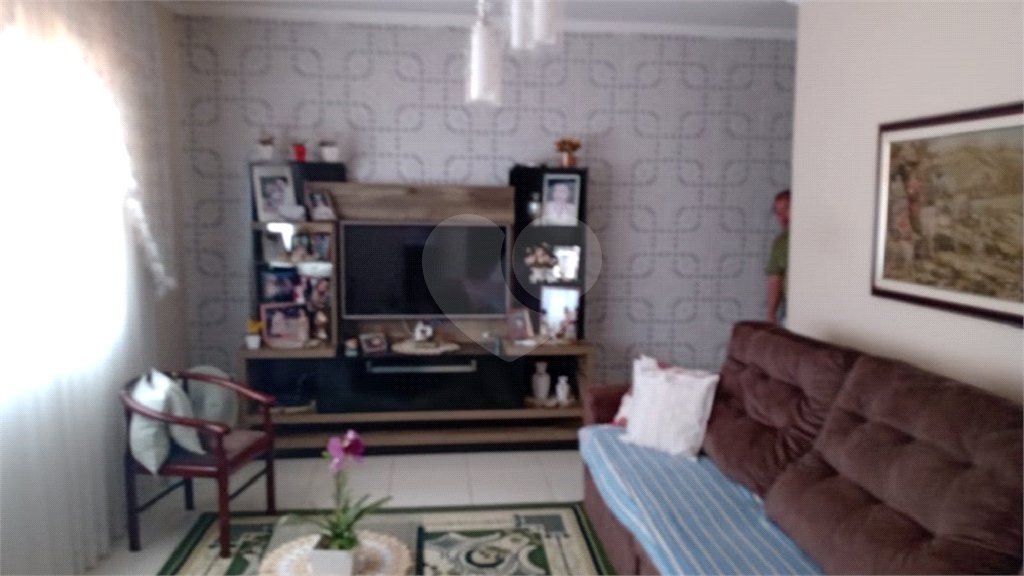 Casa à venda com 4 quartos, sendo 2 suítes,  em Jardim Terezópolis, Guarulhos, SP