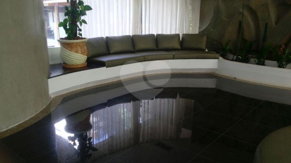 Apartamento à venda com 3 quartos, sendo 1 suíte,  em Campo Belo, São Paulo, SP