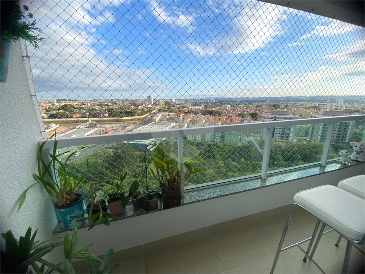 Apartamento à venda com 2 quartos, sendo 1 suíte,  em Jardim Califórnia, Jacareí, SP