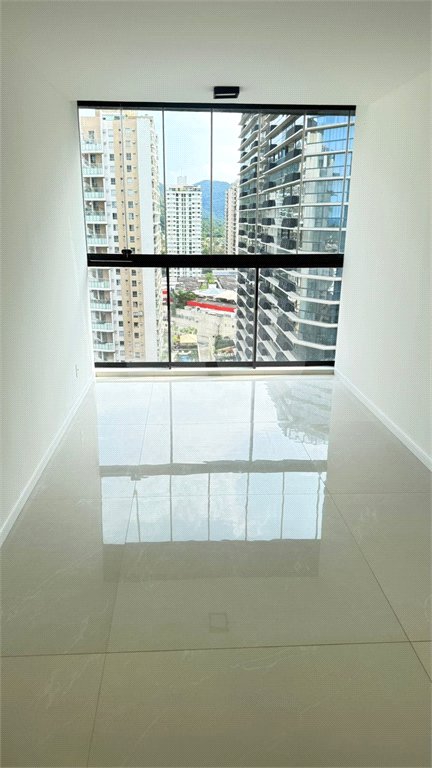 Apartamento à venda com 3 quartos, sendo 1 suíte,  em Recreio dos Bandeirantes, Rio de Janeiro, RJ