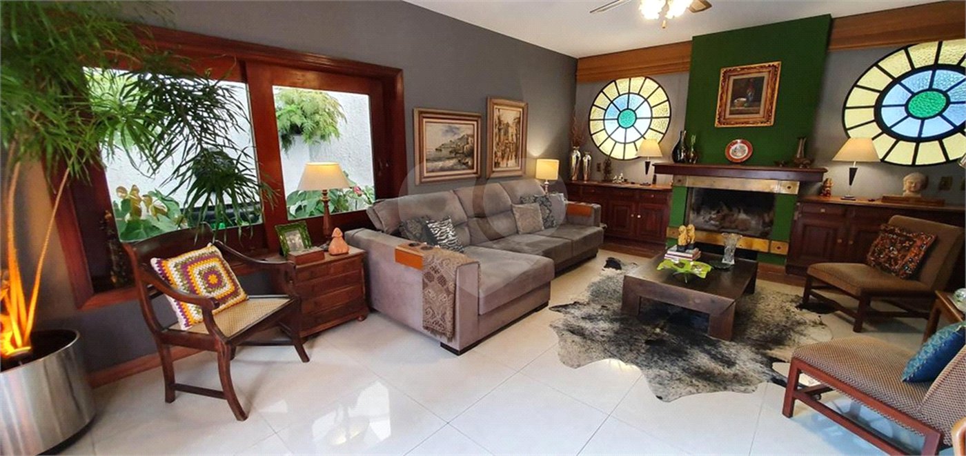 Casa à venda com 5 suítes em Jardim Leonor, São Paulo, SP