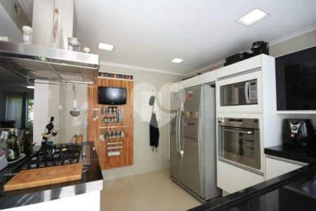 Casa à venda com 4 quartos, sendo 2 suítes, no condomínio Melbourne Residence, São Paulo - SP