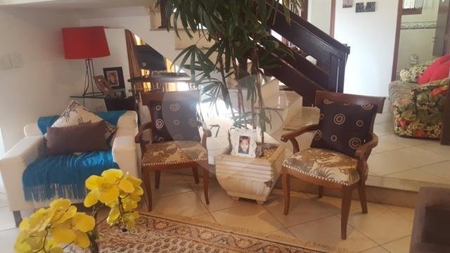 Sobrado à venda com 5 quartos, sendo 1 suíte, em Jardim Virginia Bianca, São Paulo, SP