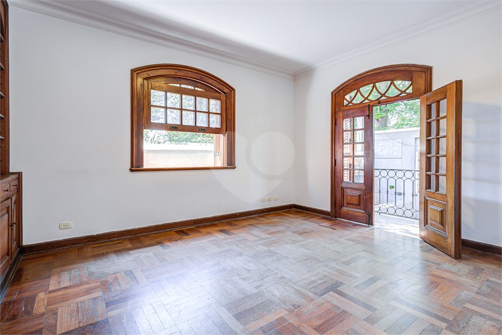 Casa à venda com 5 quartos, sendo 3 suítes, em Alto da Boa Vista, São Paulo, SP