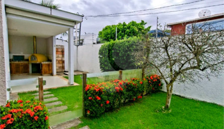Casa à venda com 3 quartos, sendo 2 suítes,  em Orla Norte, Porto Seguro, BA