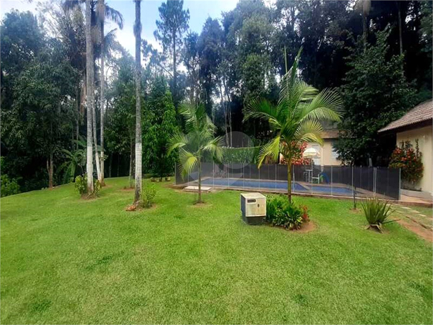 Sobrado à venda com 4 suítes em Serra da Cantareira, Mairiporã, SP