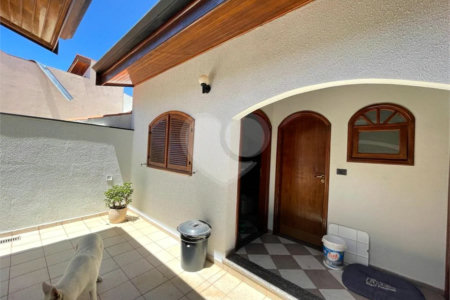 Casa à venda com 6 quartos, sendo 1 suíte, no condomínio Granja Olga I, Sorocaba - SP