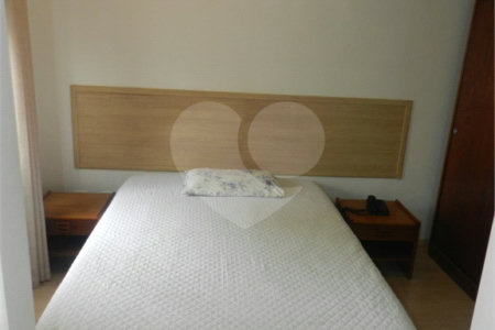 Apartamento mobiliado na Bela Vista de 36m² com 1 vaga de garagem.